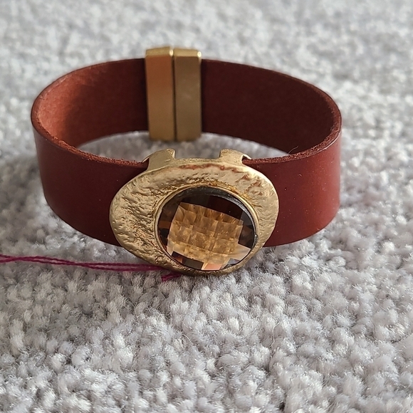 TRÏBE Brown Faux leather magnetic bracelet with Amber color Stone - Picture 2 of 7